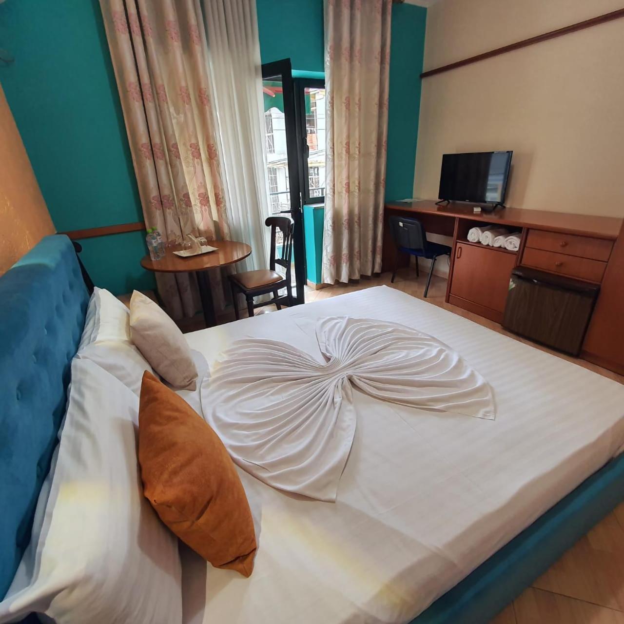 Quick Stop Hotel Тирана Экстерьер фото