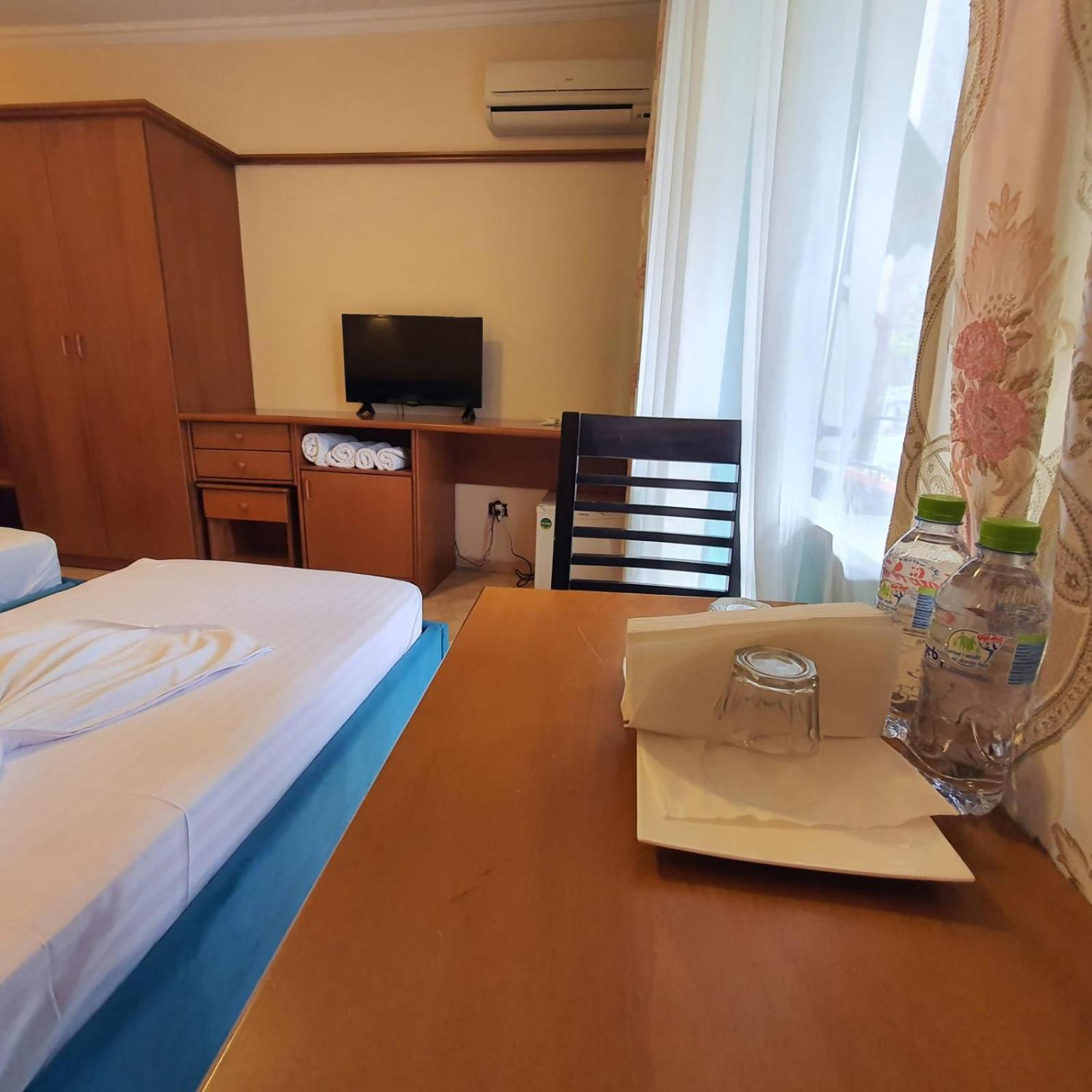 Quick Stop Hotel Тирана Экстерьер фото