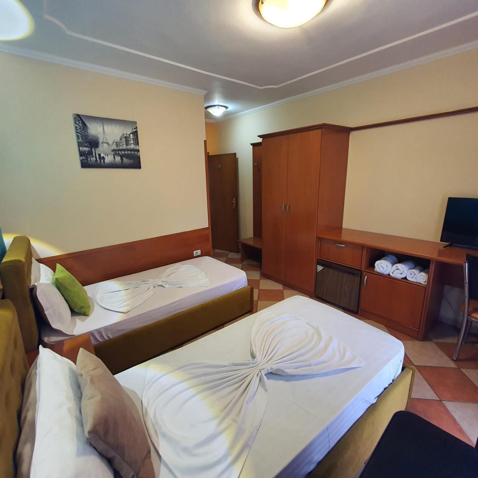 Quick Stop Hotel Тирана Экстерьер фото