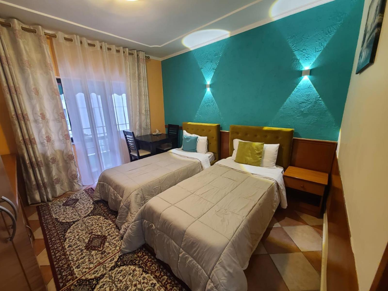 Quick Stop Hotel Тирана Экстерьер фото