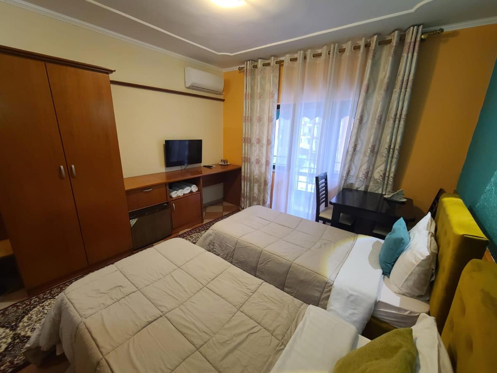Quick Stop Hotel Тирана Экстерьер фото