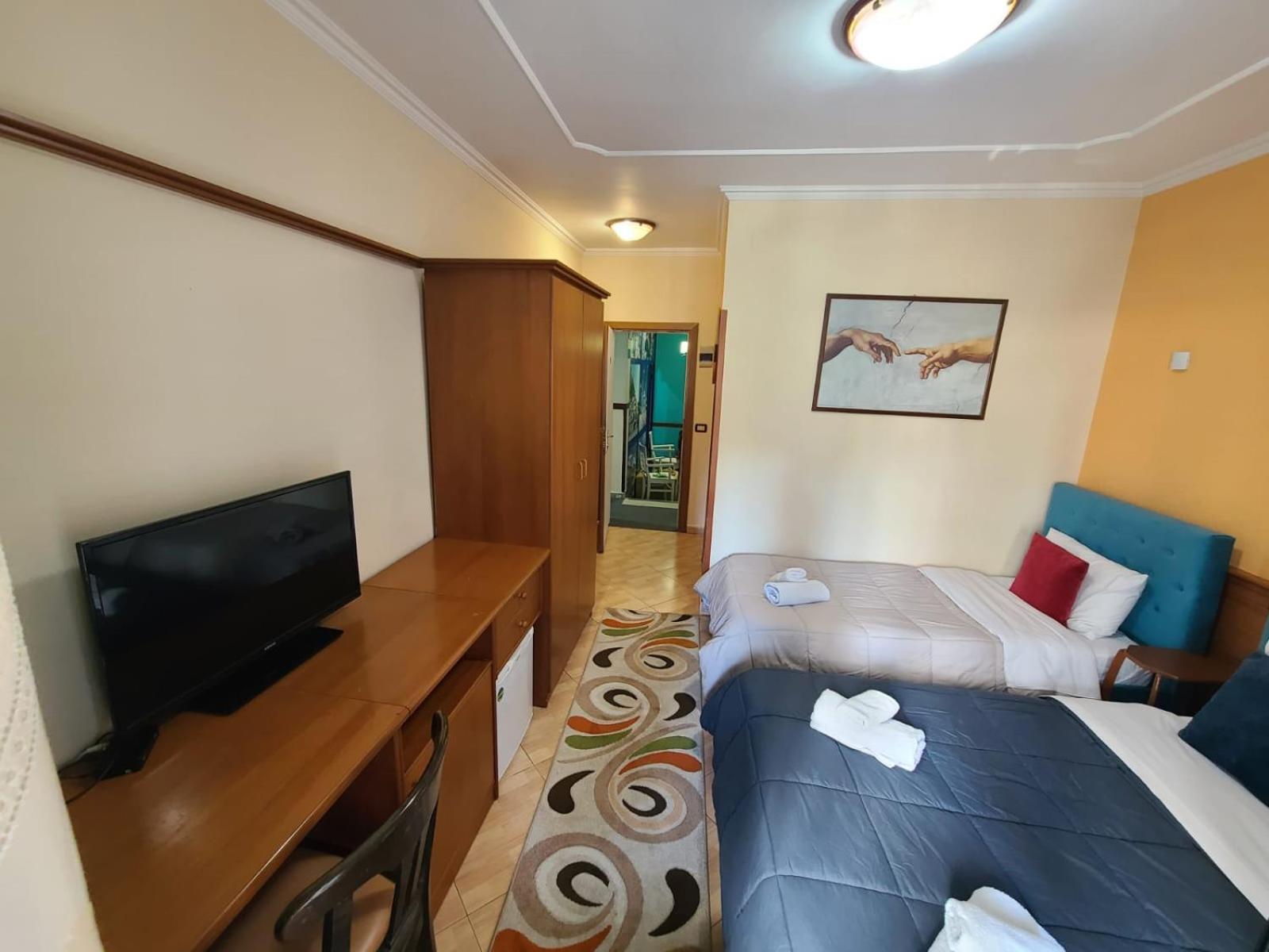 Quick Stop Hotel Тирана Экстерьер фото