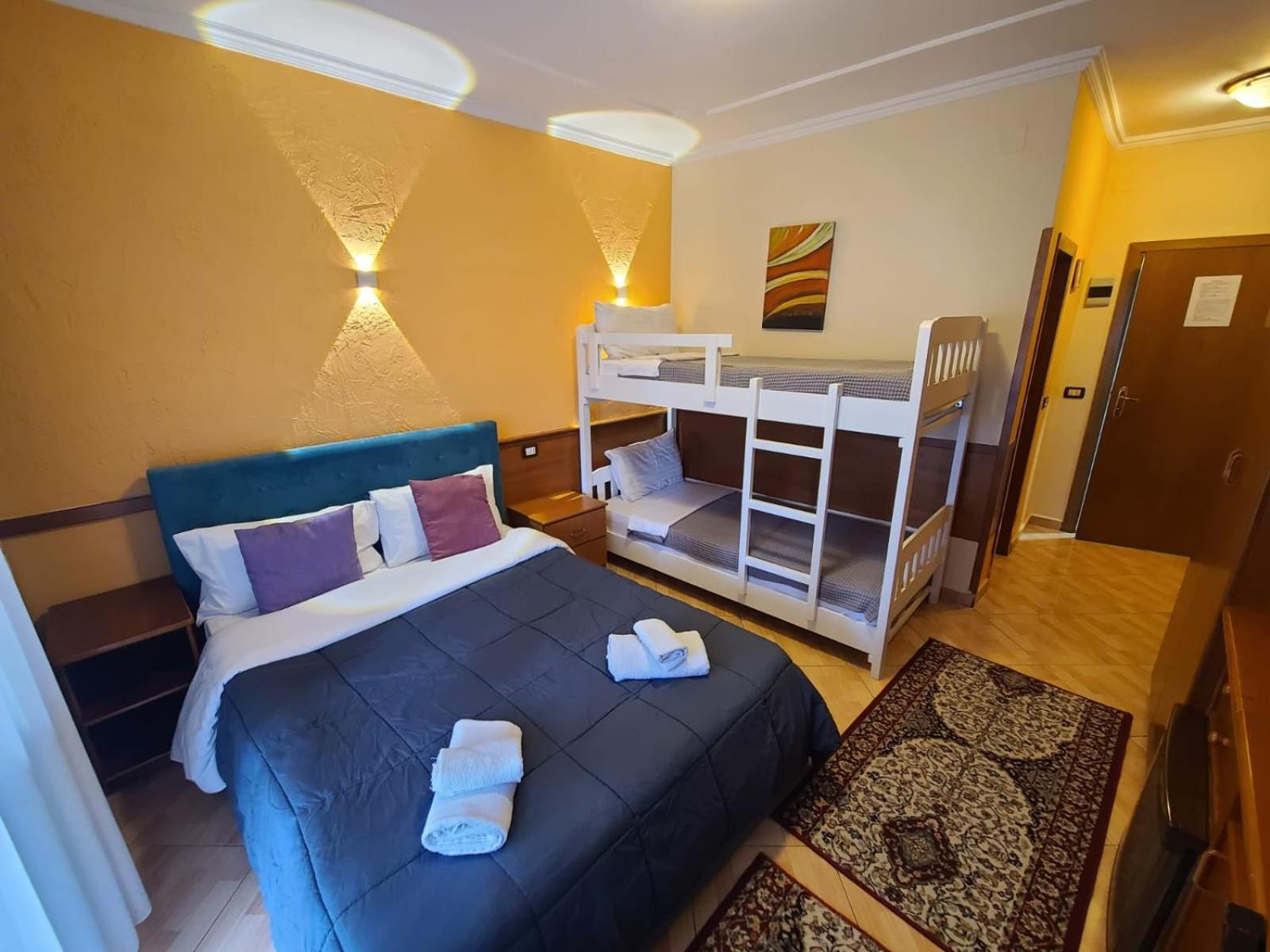 Quick Stop Hotel Тирана Экстерьер фото